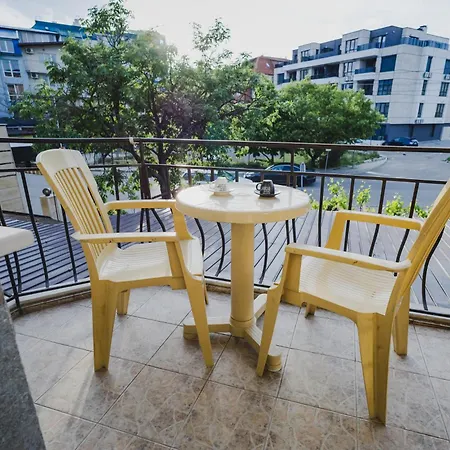 Appartement модерен артемида с басейн и градина Ravda